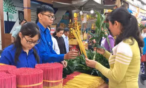 Lạ mắt với nhiều dịch vụ miễn phí tại chùa bà Bình Dương