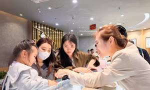 Giá vàng đồng loạt tăng nhẹ, nhà đầu tư cần giao dịch thận trọng