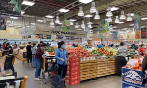 Hàng hóa tiêu dùng thiết yếu tiếp tục đà tăng giá