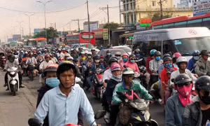 Các cửa ngõ TP Hồ Chí Minh ùn ứ do người dân quay trở lại sau kỳ nghỉ lễ 30/4 và 1/5