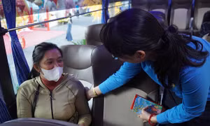 TP Hồ Chí Minh: Công nhân, lao động tự do vui mừng được tặng vé xe về quê đón Tết