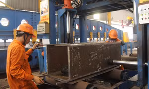 TP Hồ Chí Minh: Doanh nghiệp vướng mắc khi có nhiều công nhân đi xe buýt