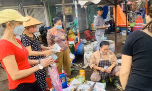 TP Hồ Chí Minh: Chợ truyền thống nhộn nhịp ngày vía Thần Tài