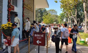 TP Hồ Chí Minh: Nhiều điểm du lịch, văn hóa đông khách dịp Tết Nguyên đán