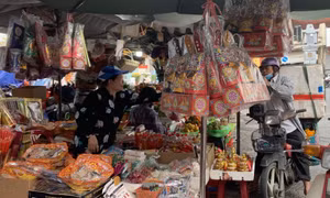TP Hồ Chí Minh: Nhộn nhịp thị trường đồ cúng ông Công ông Táo