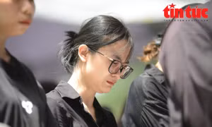 Những giọt nước mắt rơi khi xem Lễ truy điệu Tổng Bí thư tại Hội trường Thống Nhất 