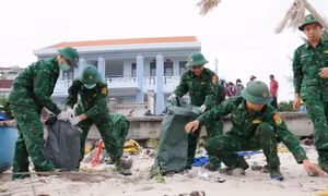 Bộ đội biên phòng ra quân tổng vệ sinh, chỉnh trang đô thị tại xã Long Hải