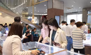 Giá vàng sáng 6/4 quay đầu giảm, thị trường mua bán ổn định