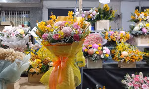 Hoa tươi tăng giá cao trong ngày lễ Tình yêu tại TP Hồ Chí Minh