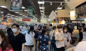 TP Hồ Chí Minh: Siêu thị, trung tâm thương mại đông nghịt khách trong ngày 1/5