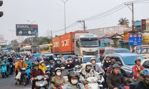 TP Hồ Chí Minh: Người dân rời thành phố, các cửa ngõ đều ùn ứ