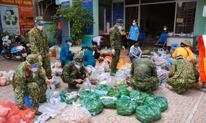 Những ngôi 'sao vuông' thầm lặng trên tuyến đầu chống dịch COVID-19