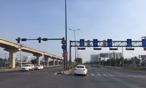 Mùng 1 Tết Kỷ Hợi, đường phố TP Hồ Chí Minh thanh vắng, yên bình 