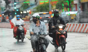 Mưa to trái mùa 'giải nhiệt' cho các tỉnh Nam Bộ đang nóng bức