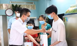 TP Hồ Chí Minh:Chăm lo cho 2.200 trẻ mồ côi do dịch COVID-19