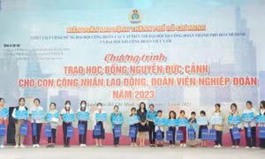 Trao 440 suất học bổng Nguyễn Đức Cảnh cho con công nhân có hoàn cảnh khó khăn