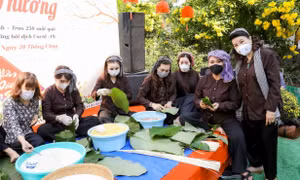 TP Hồ Chí Minh: Hàng ngàn chiếc bánh chưng, bánh tét tặng người có hoàn cảnh khó khăn