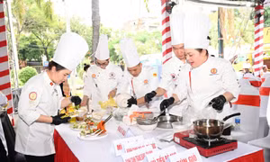 TP Hồ Chí Minh: Du khách thích thú thưởng thức những món ăn từ sợi gạo 