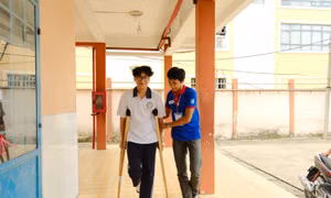 Sinh viên tình nguyện luôn sát cánh cùng các sĩ tử tại TP Hồ Chí Minh