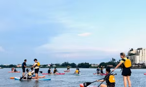 Trải nghiệm tour chèo SUP ngắm hoàng hôn trên sông Sài Gòn