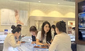 Ngày 1/5, giá vàng giảm nhẹ, sức mua trầm lắng
