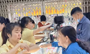 Giá vàng 11/8 tăng 1,4 triệu đồng/lượng, người mua hôm qua vẫn lỗ