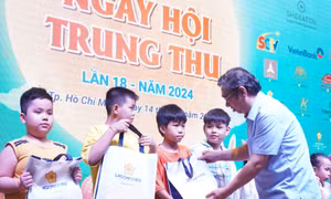 TP Hồ Chí Minh: Tổ chức vui Tết Trung thu cho 500 trẻ em mồ côi do dịch COVID-19