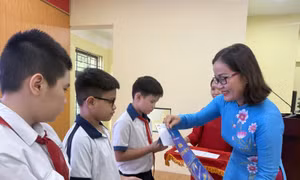 TP Hồ Chí Minh: Trao 139 suất học bổng nâng bước học sinh đến trường 