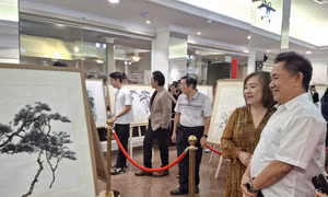 Khai mạc triển lãm tranh nghệ thuật của nghệ sĩ Hàn Quốc tại TP Hồ Chí Minh
