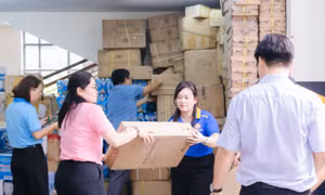 Hơn 70 tấn hàng cứu trợ 'lên đường' ra miền Trung và miền Bắc