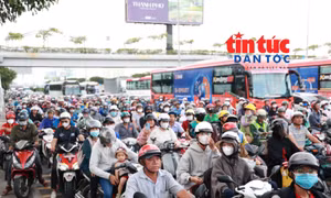 Các cửa ngõ TP Hồ Chí Minh ùn ứ cục bộ khi người dân bắt đầu nghỉ lễ 2/9