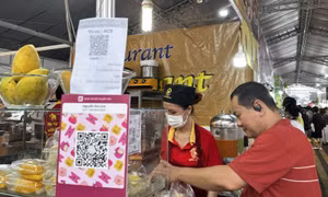 Nhộn nhịp ngày không dùng tiền mặt tại TP Hồ Chí Minh