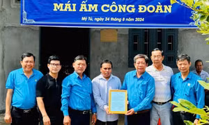 TP Hồ Chí Minh: Phấn đấu xóa 325 căn nhà tạm, nhà dột nát cho hộ nghèo