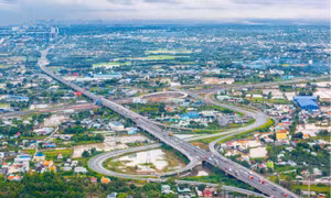 Cận cảnh tuyến cao tốc kết nối TP Hồ Chí Minh với các tỉnh miền Tây trước khi được mở rộng