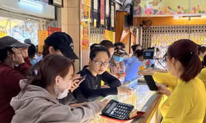 Giá vàng sáng 30/6 giảm 2 triệu đồng/lượng, nhà đầu tư thận trọng