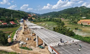 Công nhân tất bật thi công xuyên lễ Quốc khánh