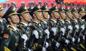 Lần đầu tiên quân đội quốc tế sát cánh cùng Việt Nam trong sơ duyệt diễu binh lịch sử