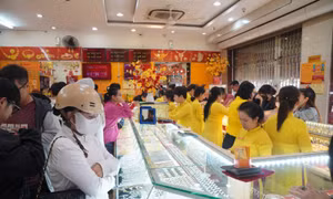 Giá vàng sáng 11/9 giảm 1,6 triệu đồng/lượng, thị trường trang sức phân hóa