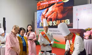 Đầu bếp Việt - Trung giao lưu, sáng tạo hương vị mới