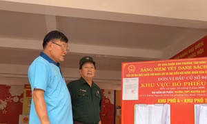 Người dân TP Hồ Chí Minh háo hức đón chờ ngày hội non sông 15/3