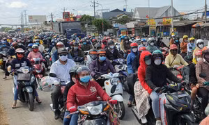 Người dân ùn ùn rời TP Hồ Chí Minh, bắt đầu kỳ nghỉ lễ Giỗ Tổ Hùng Vương
