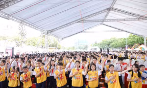 5 triệu học sinh xác lập kỉ lục tham gia đồng diễn tại sân trường 
