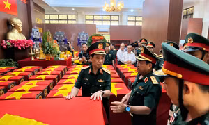 Phó Thủ tướng dâng hương tưởng niệm, động viên lực lượng tìm kiếm hài cốt liệt sĩ 