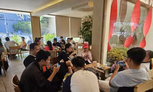 Xuyên Tết không phụ thu, nhiều quán cà phê TP Hồ Chí Minh hút khách