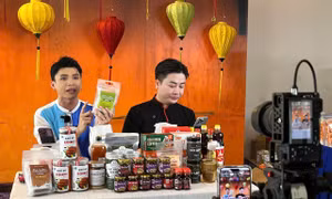 Cạnh tranh từ thương mại điện tử - Bài cuối: Doanh nghiệp Việt phải tìm kiếm cơ hội trên 'sân nhà'