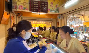 Giá vàng biến động nhẹ, chênh lệch mua - bán duy trì ở mức cao