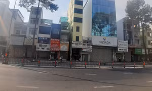 Người dân TP Hồ Chí Minh chấp hành nghiêm lệnh tạm dừng kinh doanh