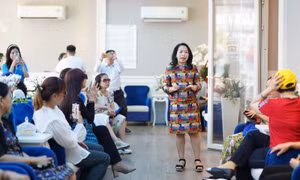 Du khách thích thú trải nghiệm tour kích cầu du lịch TP Hồ Chí Minh