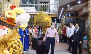 TP Hồ Chí Minh: Hàng ngàn du khách xuất hành du Xuân trong ngày Mùng 1 Tết