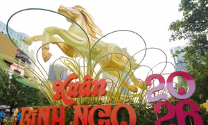 TP Hồ Chí Minh: Ngắm linh vật bên trong Đường hoa Nguyễn Huệ trước giờ G